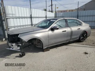 2024 BMW i7 eDrive50 z VIN WBY43EJ06RCP00894, wystawiony jako Copart lot #78689954 z przebiegiem Nie podano mil oraz Szkody całkowita. Historia ofert i sprzedaży dostępna na DreamBid. Obrazek 1.