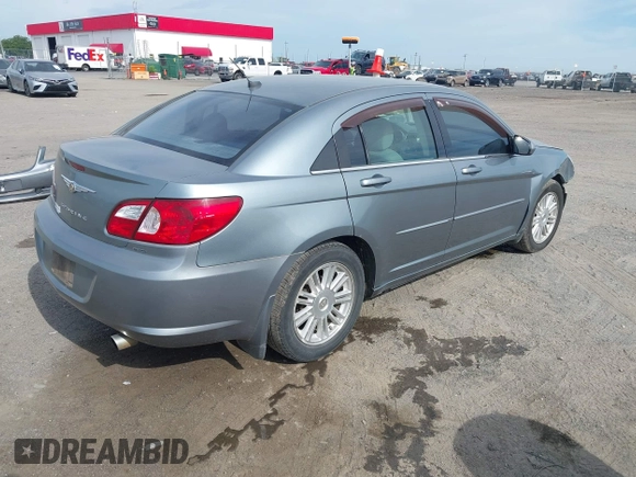 2007 Chrysler Sebring Touring z VIN 1C3LC56KX7N542931, wystawiony jako IAAI lot #42167913 z przebiegiem 240 638 mil mil oraz . Historia ofert i sprzedaży dostępna na DreamBid. Obrazek 4.