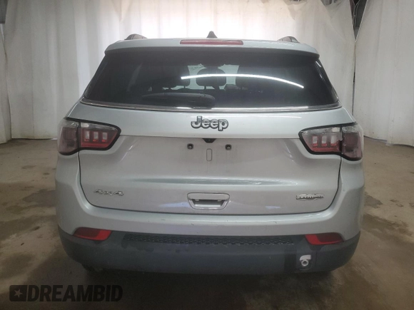 2024 Jeep Compass Latitude z VIN 3C4NJDBN2RT109465, wystawiony jako Copart lot #61687445 z przebiegiem 28 694 mil mil oraz Czysty tytuł • Clean title. Historia ofert i sprzedaży dostępna na DreamBid. Obrazek 6.