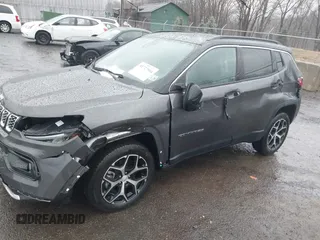 2024 Jeep Compass Limited z VIN 3C4NJDCN0RT162261, wystawiony jako IAAI lot #41727504 z przebiegiem 870 mil mil oraz . Historia ofert i sprzedaży dostępna na DreamBid. Obrazek 6.