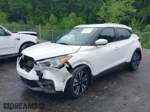 2020 Nissan Kicks SV z VIN 3N1CP5CV6LL479855, wystawiony jako IAAI lot #42112672 z przebiegiem 32 917 mil mil oraz . Historia ofert i sprzedaży dostępna na DreamBid. Obrazek 2.
