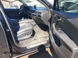 2017 Audi Q7 Premium Plus with VIN WA1LAAF79HD004552, listed as a IAAI auction lot 41643230 with 172,901 mi miles. Bid and sale history available at carsss.com. Image 5.
