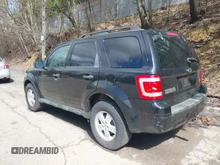 2010 Ford Escape XLT z VIN 1FMCU9DGXAKD25432, wystawiony jako IAAI lot #42195798 z przebiegiem 135 080 mil mil oraz . Historia ofert i sprzedaży dostępna na DreamBid. Obrazek 3.