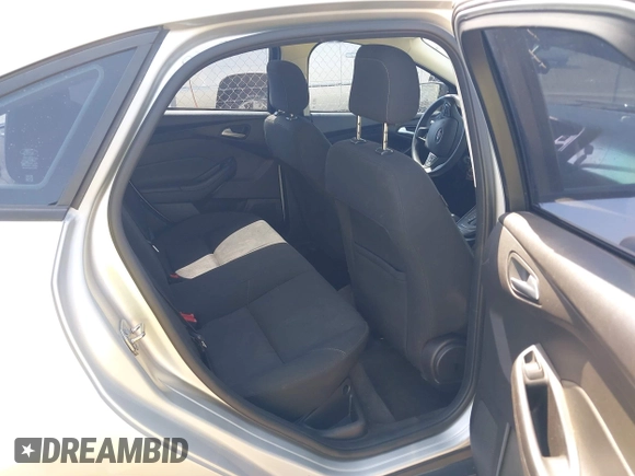 2018 Ford Focus SE z VIN 1FADP3FE0JL321530, wystawiony jako IAAI lot #42275532 z przebiegiem 65 412 mil mil oraz . Historia ofert i sprzedaży dostępna na DreamBid. Obrazek 8.