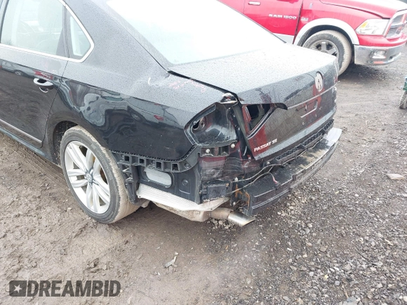 2017 Volkswagen Passat SE z VIN 1VWGT7A30HC031442, wystawiony jako IAAI lot #42008142 z przebiegiem 171 069 mil mil oraz . Historia ofert i sprzedaży dostępna na DreamBid. Obrazek 18.