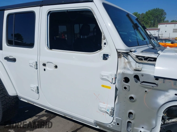 2018 Jeep Wrangler Unlimited Sahara z VIN 1C4HJXEG4JW106111, wystawiony jako IAAI lot #41994833 z przebiegiem 99 583 mil mil oraz . Historia ofert i sprzedaży dostępna na DreamBid. Obrazek 19.