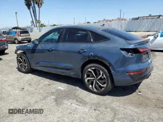 2024 Audi Q8 e-tron Sportback S line Premium Plus z VIN WA1CAAGE8RB036144, wystawiony jako Copart lot #63983214 z przebiegiem 4178 mil mil oraz Szkody całkowita. Historia ofert i sprzedaży dostępna na DreamBid. Obrazek 2.