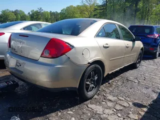 2007 Pontiac G6 with VIN 1G2ZG58B274268688, listed as a IAAI auction lot 41995648 with 235,516 mi miles. Bid and sale history available at carsss.com. Image 4.