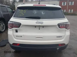2019 Jeep Compass Latitude with VIN 3C4NJDBB6KT847829, listed as a IAAI auction lot 41476956 with 58,423 mi miles. Bid and sale history available at carsss.com. Image 16.