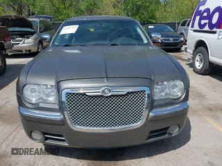 2008 Chrysler 300 C Hemi with VIN 2C3LA63H18H172015, listed as a IAAI auction lot 42055764 with 130,915 mi miles. Bid and sale history available at carsss.com. Image 6.