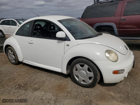 1999 Volkswagen New Beetle GLS with VIN 3VWCC21C4XM432698, listed as a Copart auction lot 68700814 with NaN miles and Salvage Title. Bid and sale history available at carsss.com. Image 4.