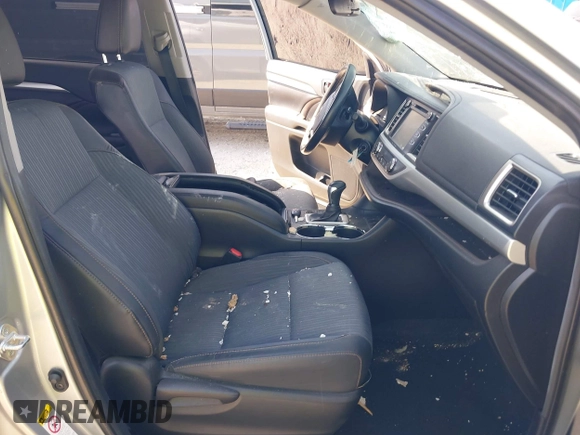 2019 Toyota Highlander LE with VIN 5TDZZRFH8KS362902, listed as a IAAI auction lot 42134460 with 40,102 mi miles and . Bid and sale history available at DreamBid. Image 5.