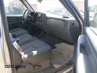 2006 Chevrolet Silverado 1500 Work Truck with VIN 3GCEK14X56G274246, listed as a IAAI auction lot 42099799 with 103,673 mi miles. Bid and sale history available at carsss.com. Image 5.