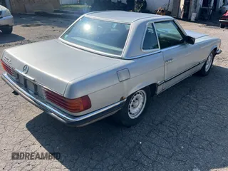 1984 Mercedes-Benz SL with VIN WDB1070421A009542, listed as a Copart auction lot 65327125 with 142,656 mi miles and Clean title. Bid and sale history available at DreamBid. Image 4.