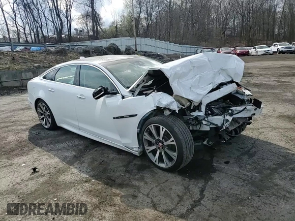 2019 Jaguar XJ with VIN SAJWJ1CD5K8W19663, listed as a Copart auction lot 51071665 with 28,468 mi miles and Salvage Title. Bid and sale history available at carsss.com. Image 10.