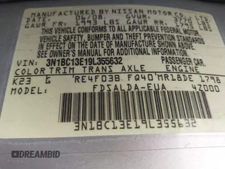 2009 Nissan Versa S z VIN 3N1BC13E19L355632, wystawiony jako IAAI lot #42444365 z przebiegiem 167 792 mil mil oraz . Historia ofert i sprzedaży dostępna na DreamBid. Obrazek 9.