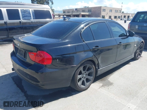 2009 BMW 3 Series 328i z VIN WBAPH57599NL77803, wystawiony jako IAAI lot #41936402 z przebiegiem 236 305 mil mil oraz . Historia ofert i sprzedaży dostępna na DreamBid. Obrazek 4.