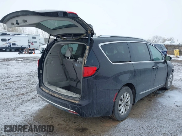 2018 Chrysler Pacifica Touring L Plus z VIN 2C4RC1EGXJR261251, wystawiony jako IAAI lot #41180745 z przebiegiem 82 548 mil mil oraz . Historia ofert i sprzedaży dostępna na DreamBid. Obrazek 19.