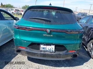 2024 Alfa Romeo Tonale Ti z VIN ZASPATCW5R3059817, wystawiony jako IAAI lot #41473097 z przebiegiem 6081 mil mil oraz . Historia ofert i sprzedaży dostępna na DreamBid. Obrazek 17.