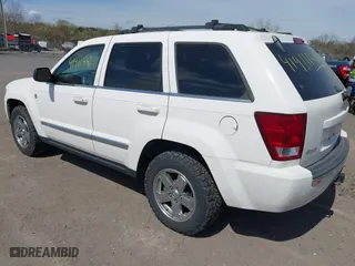 2005 Jeep Grand Cherokee Limited with VIN 1J8HR58235C699098, listed as a IAAI auction lot 41911441 with 123,984 mi miles. Bid and sale history available at carsss.com. Image 3.