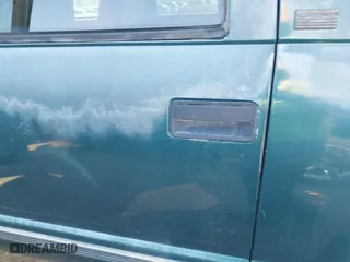 1996 GMC Suburban with VIN 1GDEC16R5TJ742543, listed as a IAAI auction lot 41910103 with 159,469 mi miles. Bid and sale history available at carsss.com. Image 6.