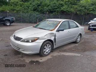 2004 Toyota Camry LE z VIN 4T1BE32K24U939042, wystawiony jako IAAI lot #42324099 z przebiegiem 151 784 mil mil oraz . Historia ofert i sprzedaży dostępna na DreamBid. Obrazek 2.