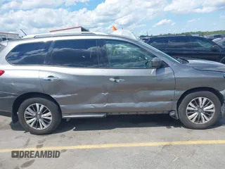 2018 Nissan Pathfinder S z VIN 5N1DR2MM9JC614833, wystawiony jako IAAI lot #42166948 z przebiegiem 157 647 mil mil oraz . Historia ofert i sprzedaży dostępna na DreamBid. Obrazek 13.