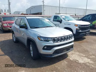 2024 Jeep Compass Latitude with VIN 3C4NJDBN6RT119349, listed as a IAAI auction lot 42125341 with 43,992 mi miles. Bid and sale history available at carsss.com. Image 1.