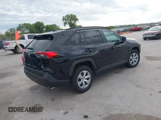 2021 Toyota RAV4 LE z VIN 2T3F1RFV8MW228120, wystawiony jako IAAI lot #42626299 z przebiegiem 72 786 mil mil oraz . Historia ofert i sprzedaży dostępna na DreamBid. Obrazek 4.