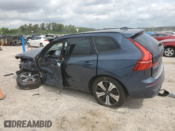 2023 Volvo XC60 Plus Dark Theme z VIN YV4H60DLXP1338593, wystawiony jako Copart lot #54832565 z przebiegiem 17 406 mil mil oraz Nie do naprawy • Non repairable. Historia ofert i sprzedaży dostępna na DreamBid. Obrazek 2.