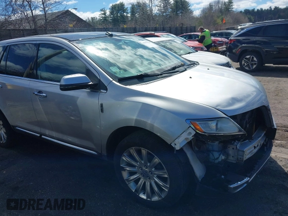 2014 Lincoln MKX with VIN 2LMDJ8JK4EBL10705, listed as a IAAI auction lot 41870228 with 166,527 mi miles and . Bid and sale history available at DreamBid. Image 13.