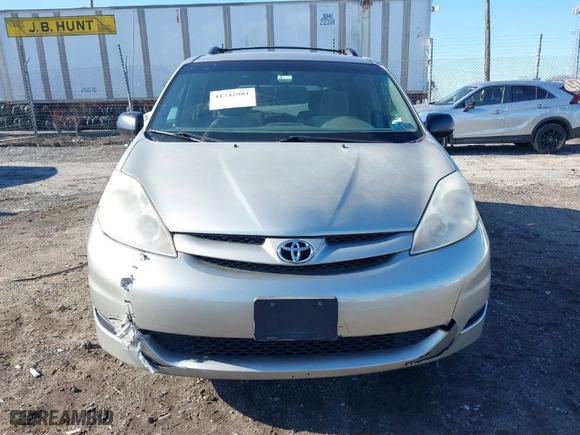 2008 Toyota Sienna LE with VIN 5TDBK23C08S019953, listed as a IAAI auction lot 41742081 with NaN miles. Bid and sale history available at carsss.com. Image 11.