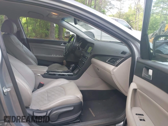2015 Hyundai Sonata Limited with VIN 5NPE34AF3FH212491, listed as a IAAI auction lot 42195860 with 139,268 mi miles and . Bid and sale history available at carsss.com. Image 5.