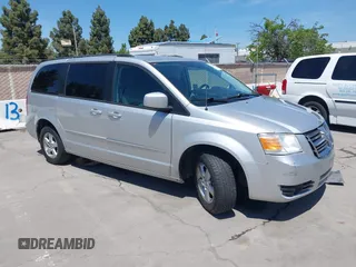 2010 Dodge Grand Caravan SXT z VIN 2D4RN5D1XAR263938, wystawiony jako IAAI lot #42150098 z przebiegiem 155 317 mil mil oraz . Historia ofert i sprzedaży dostępna na DreamBid. Obrazek 1.