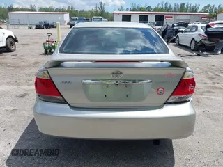 2005 Toyota Camry LE z VIN 4T1BE30K35U510738, wystawiony jako IAAI lot #42275360 z przebiegiem 184 054 mil mil oraz . Historia ofert i sprzedaży dostępna na DreamBid. Obrazek 16.