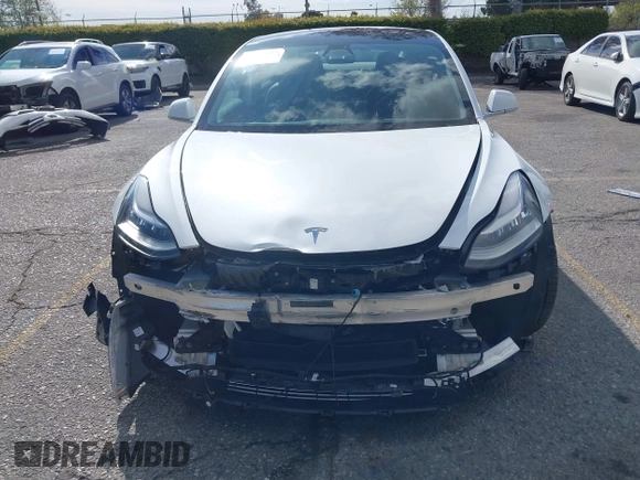 2018 Tesla Model 3 Long Range Battery z VIN 5YJ3E1EA8JF162130, wystawiony jako IAAI lot #41933015 z przebiegiem 50 081 mil mil oraz . Historia ofert i sprzedaży dostępna na DreamBid. Obrazek 13.