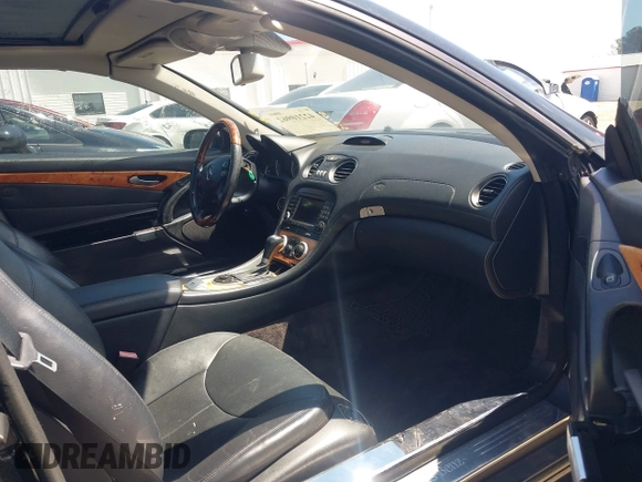 2007 Mercedes-Benz SL 550 с VIN WDBSK71F07F121213, выставлен на аукционе IAAI как лот 42210962 с пробегом 96 088 миль миль и . История ставок и продаж доступна на DreamBid. Изображение 5.