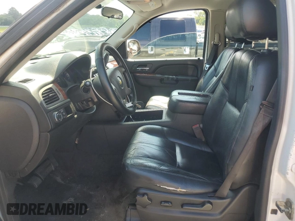 2013 Chevrolet Suburban LT with VIN 1GNSCJE0XDR146798, listed as a Copart auction lot 62408525 with 218,484 mi miles and Salvage title. Bid and sale history available at DreamBid. Image 7.