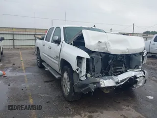 2013 Chevrolet Silverado 1500 LT with VIN 3GCPCSE02DG170890, listed as a IAAI auction lot 41462129 with 140,958 mi miles. Bid and sale history available at carsss.com. Image 1.