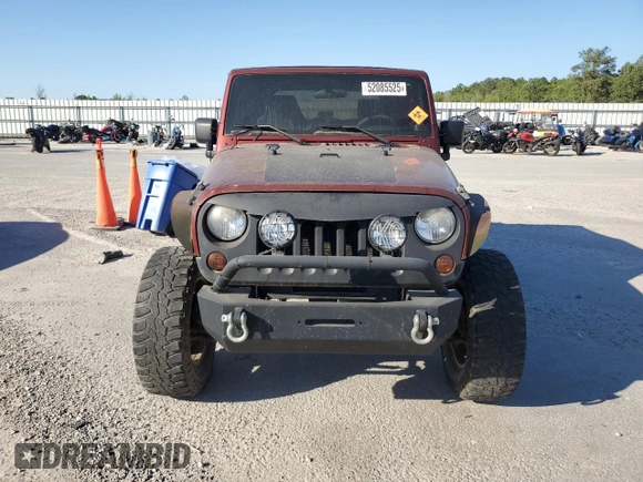2008 Jeep Wrangler Sahara z VIN 1J4FA54148L610723, wystawiony jako Copart lot #52085525 z przebiegiem 158 057 mil mil oraz Czysty tytuł • Clean title. Historia ofert i sprzedaży dostępna na DreamBid. Obrazek 5.