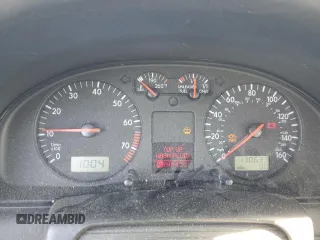 2001 Volkswagen Passat GLX z VIN WVWJH63B61E002904, wystawiony jako Copart lot #57347635 z przebiegiem 130 633 mil mil oraz Szkoda całkowita • Salvage title. Historia ofert i sprzedaży dostępna na DreamBid. Obrazek 9.