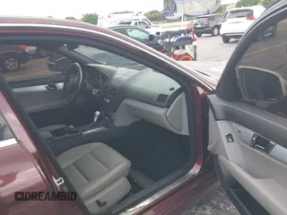 2008 Mercedes-Benz C 300 Sport z VIN WDDGF54X88F064819, wystawiony jako IAAI lot #39808674 z przebiegiem Nie podano mil oraz . Historia ofert i sprzedaży dostępna na DreamBid. Obrazek 5.