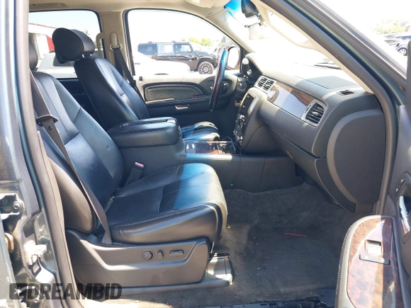 2007 GMC Yukon Denali с VIN 1GKFK63847J208819, выставлен на аукционе IAAI как лот 39872502 с пробегом 237 119 миль миль и . История ставок и продаж доступна на DreamBid. Изображение 5.