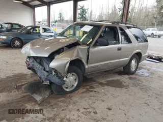 2001 GMC Jimmy SLS Base with VIN 1GKCS18W81K183440, listed as a IAAI auction lot 41611974 with 1 mi miles. Bid and sale history available at carsss.com. Image 2.