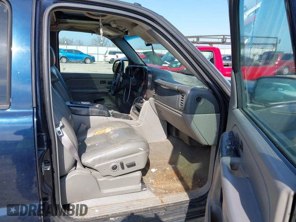 2005 Chevrolet Avalanche LS z VIN 3GNEC12Z25G212827, wystawiony jako IAAI lot #41471381 z przebiegiem 314 023 mil mil oraz . Historia ofert i sprzedaży dostępna na DreamBid. Obrazek 5.