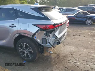 2024 Lexus RX 350 z VIN 2T2BAMBA4RC050076, wystawiony jako IAAI lot #42056995 z przebiegiem 3923 mil mil oraz . Historia ofert i sprzedaży dostępna na DreamBid. Obrazek 18.