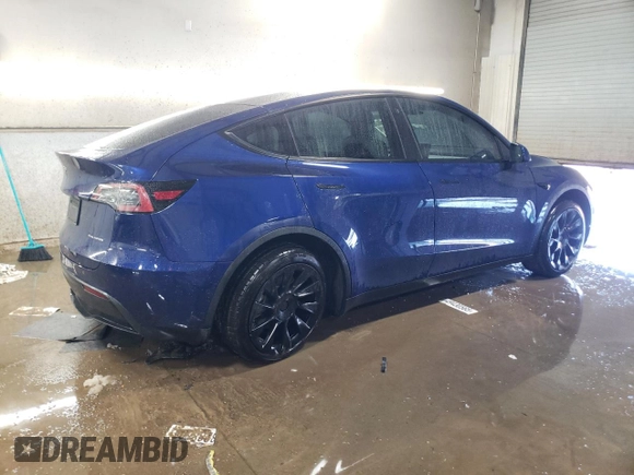 2022 Tesla Model Y Long Range with VIN 7SAYGDEE9NF426887, listed as a Copart auction lot 49910725 with 47,379 mi miles and Salvage Title. Bid and sale history available at carsss.com. Image 3.