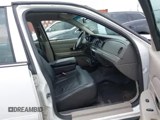 2008 Ford Police Interceptor с VIN 2FAHP71V48X155882, выставлен на аукционе IAAI как лот 41929332 с пробегом Не указан миль и . История ставок и продаж доступна на DreamBid. Изображение 5.
