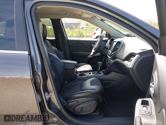 2018 Jeep Cherokee Latitude Plus z VIN 1C4PJMLX5JD603290, wystawiony jako IAAI lot #42237865 z przebiegiem 89 516 mil mil oraz . Historia ofert i sprzedaży dostępna na DreamBid. Obrazek 5.