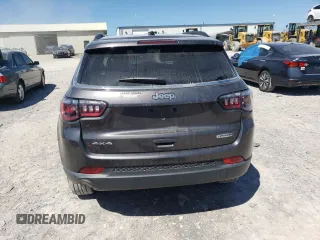 2023 Jeep Compass Latitude Lux z VIN 3C4NJDFNXPT571635, wystawiony jako Copart lot #49438395 z przebiegiem 12 019 mil mil oraz Szkoda całkowita • Salvage title. Historia ofert i sprzedaży dostępna na DreamBid. Obrazek 6.